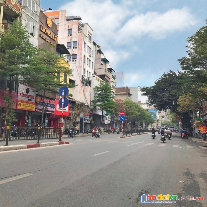 Bán toà nhà 8 tầng thang máy cực đẹp tại phố vip quận đống đa 0918086689