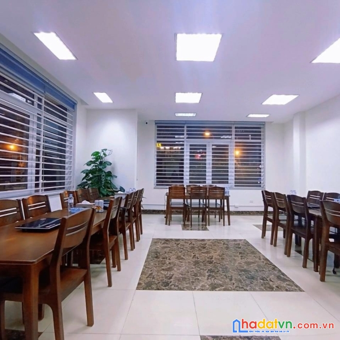 Bán toà nhà 8 tầng thang máy cực đẹp tại phố vip quận đống đa 0918086689
