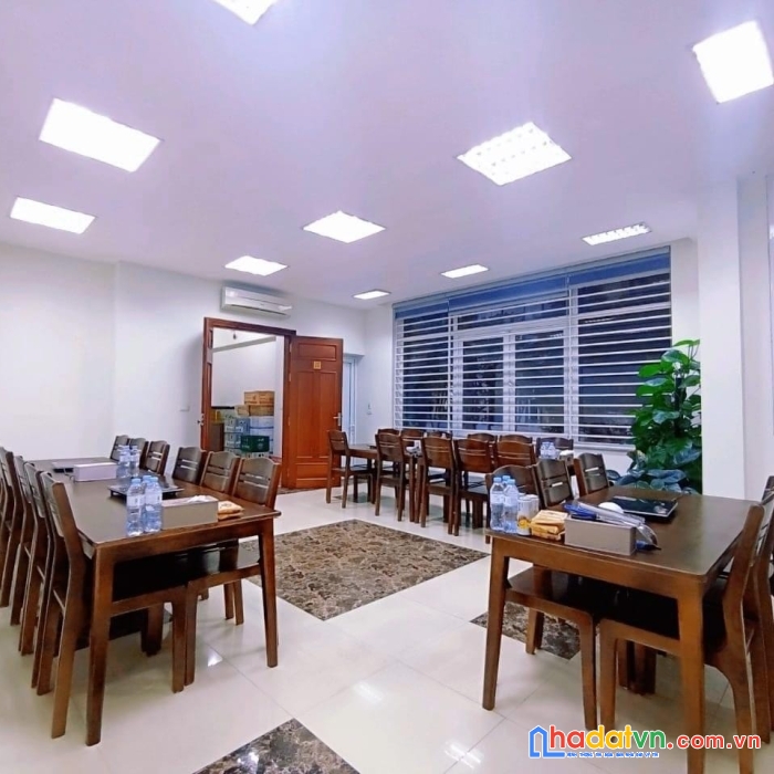 Bán toà nhà 8 tầng thang máy cực đẹp tại phố vip quận đống đa 0918086689