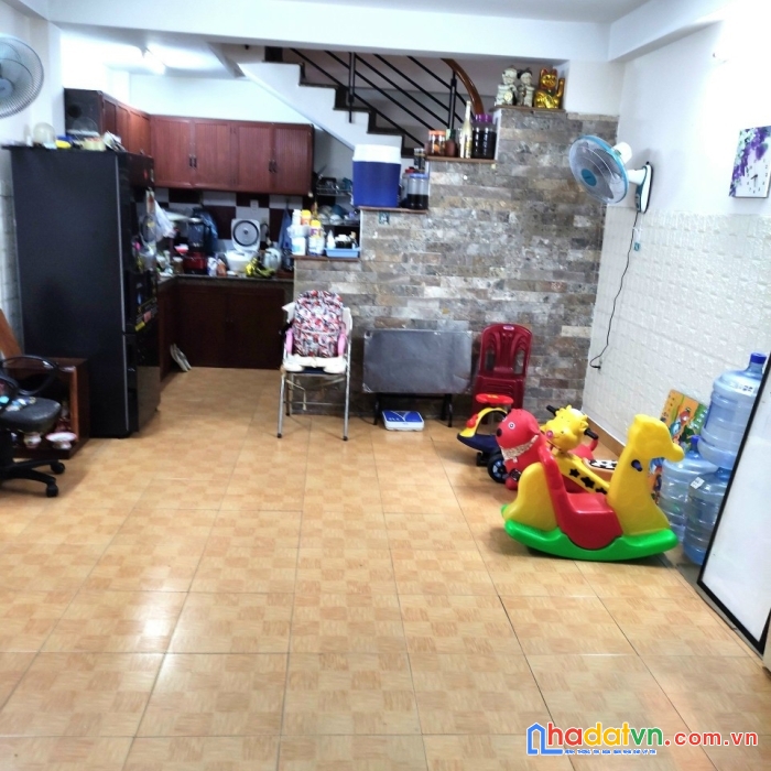 Bán nhà mặt tiền  rẻ vĩnh hội đường số ngang 4 m xe hơi ngũ trong nhà 5 tấm giảm 300 triệu