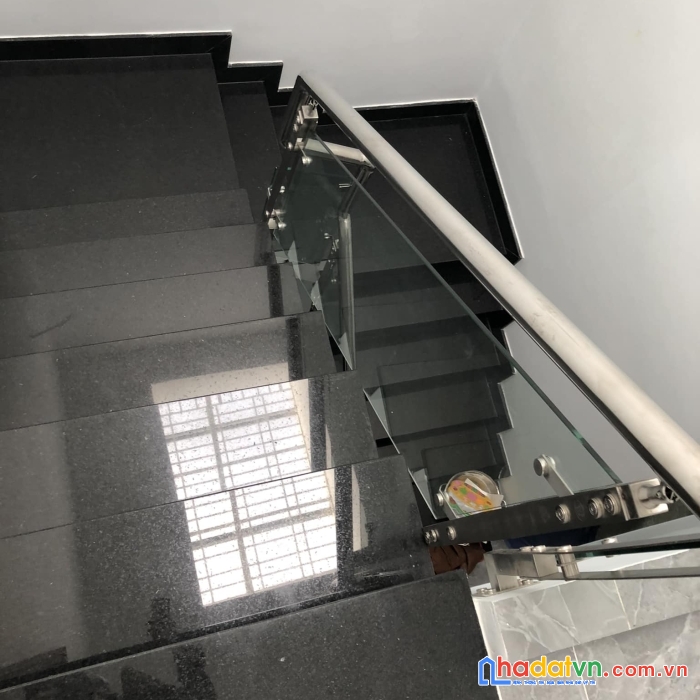 Về quê nên bán nhanh nhà hxh quận 10, sát mặt tiền, gần vòng xoay ngã bảy
