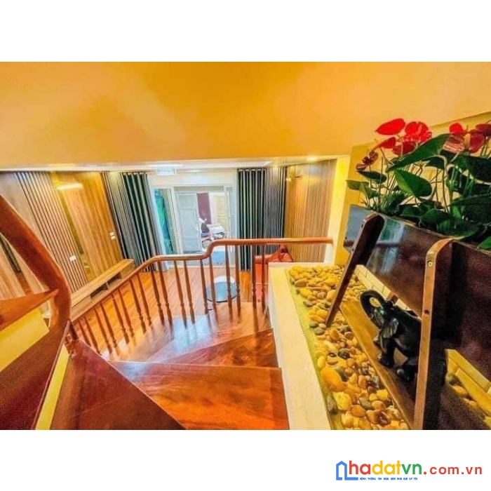 Bán nhà ngõ 97 văn cao, quận ba đình, ngõ 2 ô tô tránh,nhà mới thiết kế đẹp, full nội thật, gần hồ