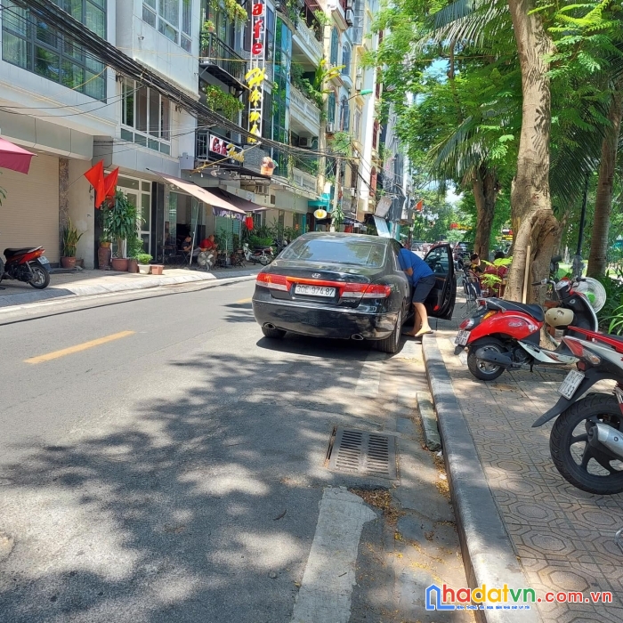 Bán nhà 8 tầng mặt phố trấn vũ trúc bạch ba đình hà nội 60 tỷ.