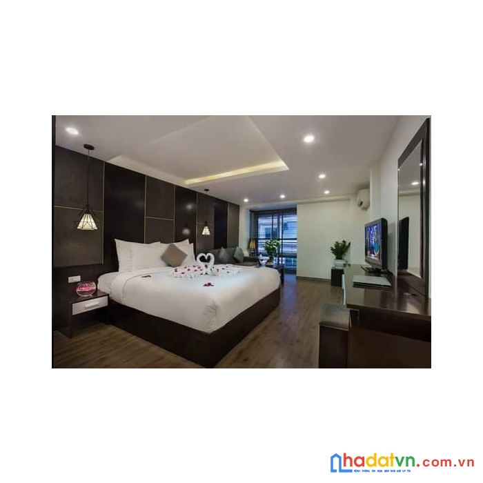 Bán nhà 8 tầng mặt phố trấn vũ trúc bạch ba đình hà nội 60 tỷ.