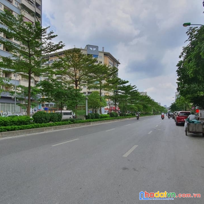 Bán nhà mặt phố trung kính. vỉa hè rộng. kd sầm uất. dt 65m2. 6 tầng. giá 31 tỷ