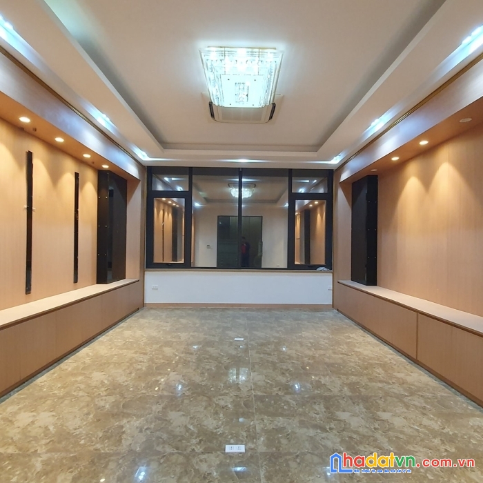 Bán nhà mặt phố trung kính. vỉa hè rộng. kd sầm uất. dt 65m2. 6 tầng. giá 31 tỷ