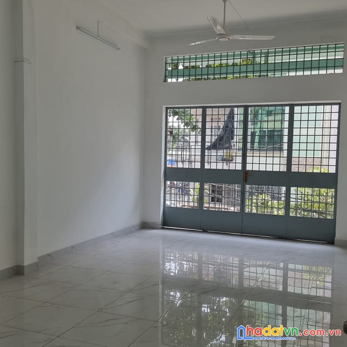 Mặt tiền lạc long quân-ngã tư bảy hiền q.tân bình