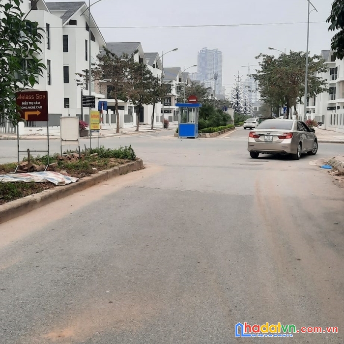 Bán gấp 100m2 đất dịch vụ dương nội, hà đông, rộng 10m, ô tô, vỉa hè giá 10.5 tỷ