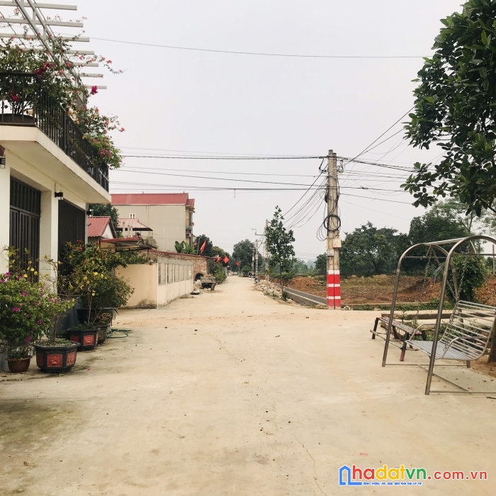 Bìa làng bắc thượng đường 8m ô tô tải tránh chỉ 1x