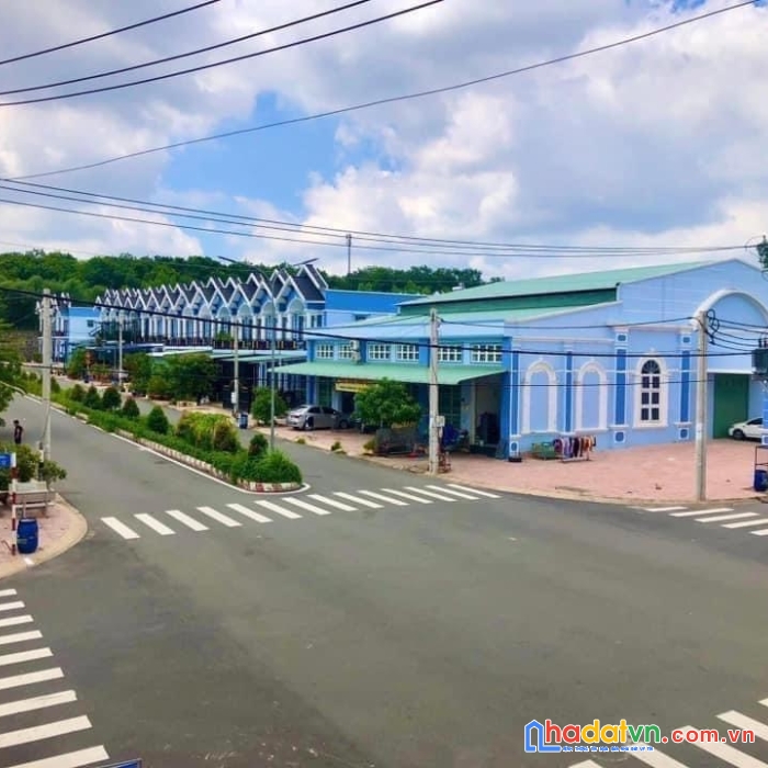 Bán nhanh căn nhà mái thái đẹp- vị trí đắc địa tại mỹ phước 2, bến cát