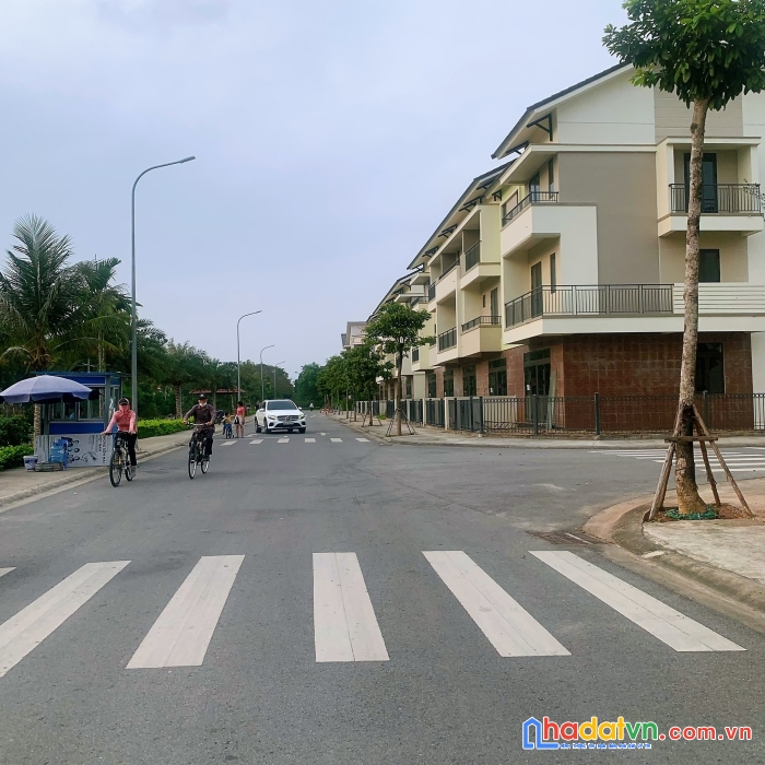 Bán nhà vsip view sông đối diện ninh hiệp phong thủy siêu tốt