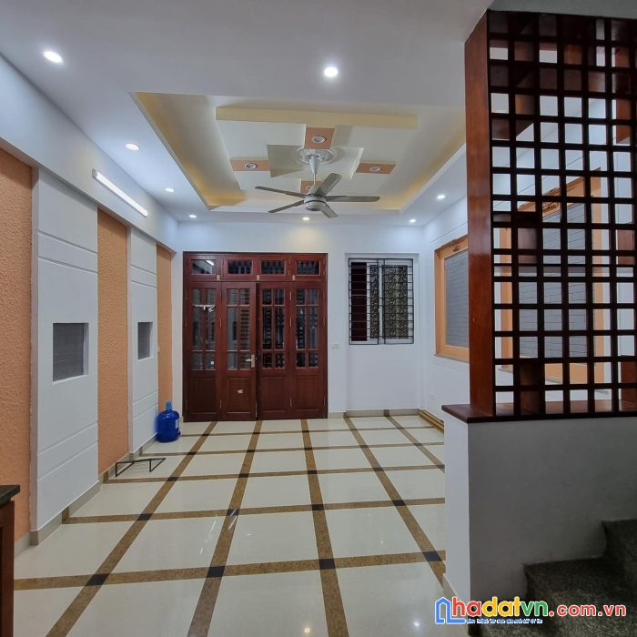 4.2 tỷ bán nhà cầu giấy, bán nhà hồ tùng mậu, 5 tầng, ngõ nông, vài bước ra đại học thương mại,