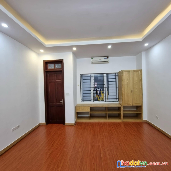 4.2 tỷ bán nhà cầu giấy, bán nhà hồ tùng mậu, 5 tầng, ngõ nông, vài bước ra đại học thương mại,