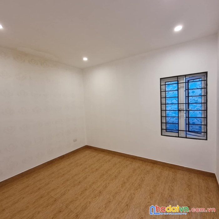 4.2 tỷ bán nhà cầu giấy, bán nhà hồ tùng mậu, 5 tầng, ngõ nông, vài bước ra đại học thương mại,
