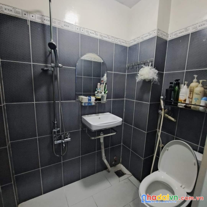Mặt tiền đường -ngang khủng 8.3m-xe hơi ngủ trong nhà- đối diện chợ tân quy -khu vực sầm uất -kd