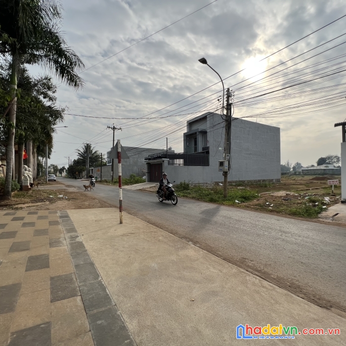 Đất ngộp bán gấp 5x27m full thổ mặt tiền đường nhựa tp long khánh