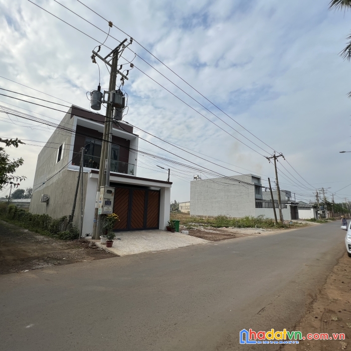 Đất ngộp bán gấp 5x27m full thổ mặt tiền đường nhựa tp long khánh