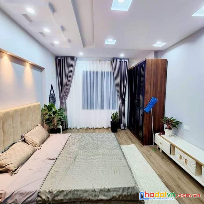Bán nhà tôn thất tùng gần trường đại học y - bệnh viện y- quận đống đa dt:35m2 5 tầng mt:3.8m 3