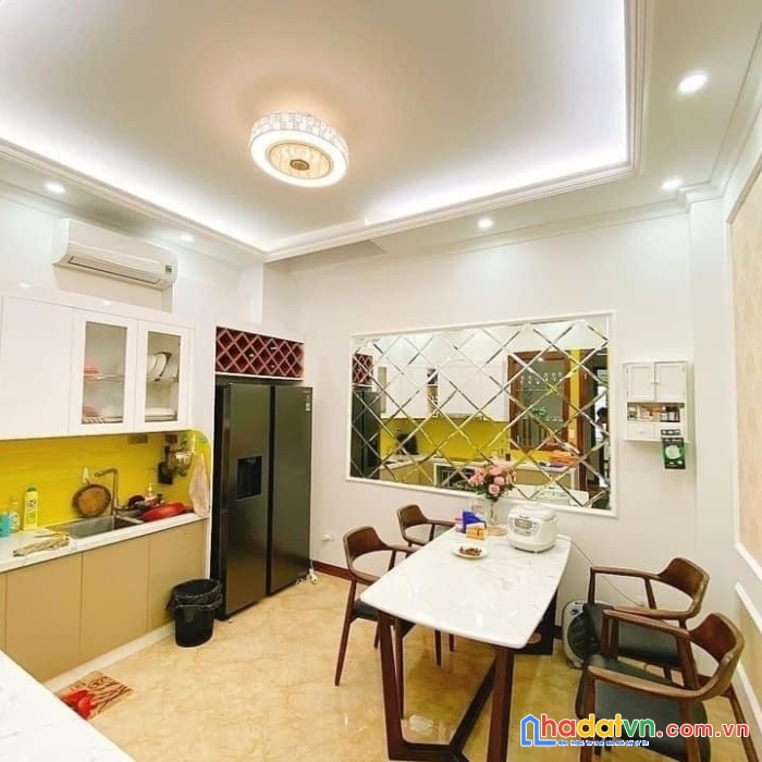 Cho thuê nhà ngã 6 #xã_đàn. đẹp vô cùng. 4 ngủ 1 khách full đồ. 15tr/tháng