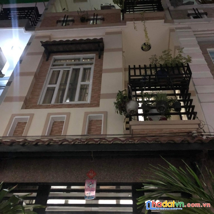 Bán nhà quận 8 siêu đẹp ,hẻm xe hơi . 1 trệt 2lầu, 4pn chỉ 4,5 tỷ