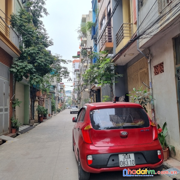 Tứ hiệp, thanh trì, bán gấp lô đất 43m2 , phân lô víp, ô tô 7 chỗ đỗ cửa vào nhà.