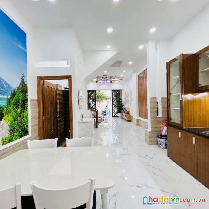 Chủ ngộp cần  bán gấp chỉ 1 căn duy nhất đường 3 tháng 2 - nhỉnh 4 tỷ