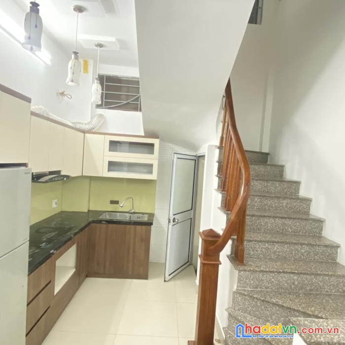 Hộ khẩu cầu giấy nhà đẹp an sinh đỉnh cao 30m2 x 5 tầng , ô tô đỗ cửa mà chỉ nhỉnh 4 tỷ