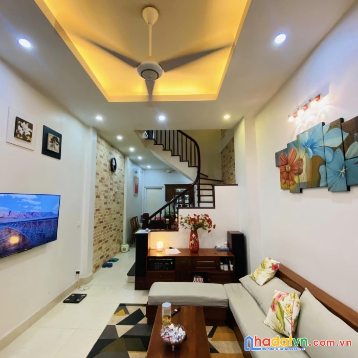 Phân lô, kinh doanh, ô tô tránh-mặt phố trần quốc hoàn-hai mặt thoáng trước sau, chủ tự xây cực