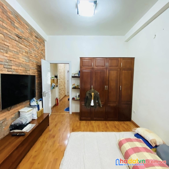 Phân lô, kinh doanh, ô tô tránh-mặt phố trần quốc hoàn-hai mặt thoáng trước sau, chủ tự xây cực