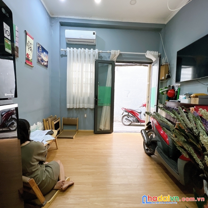 Bán nhà rẻ đẹp q4 cách  mặt tiền tôn thất thuyết 12 m dt 36 m 2 tấm 
có 2 tỷ hơn 
trệt lầu 2