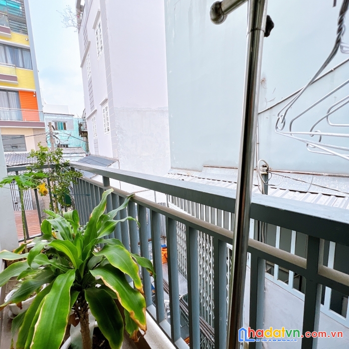 Bán nhà rẻ đẹp q4 cách  mặt tiền tôn thất thuyết 12 m dt 36 m 2 tấm 
có 2 tỷ hơn 
trệt lầu 2