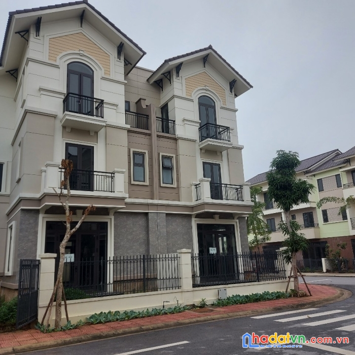 Bán nhanh căn biệt thự song lập giá tốt ngay tại trung tâm vùng thủ đô