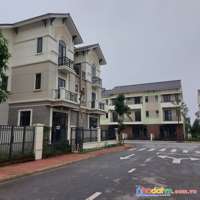 Bán nhanh căn biệt thự song lập giá tốt ngay tại trung tâm vùng thủ đô