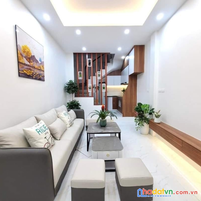 Bán nhà phố nguyễn ngọc vũ quận cầu giấy chỉ 50m ra ô tô 5 tầng 3 phòng ngủ dt: 33m2 mt: 3.5m giá: