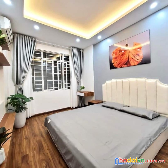 Bán nhà phố nguyễn ngọc vũ quận cầu giấy chỉ 50m ra ô tô 5 tầng 3 phòng ngủ dt: 33m2 mt: 3.5m giá: