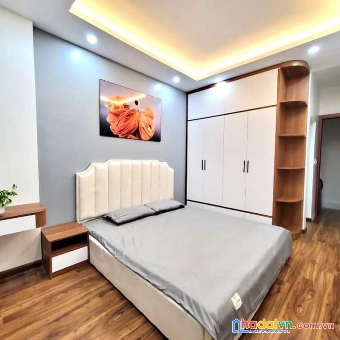 Bán nhà phố nguyễn ngọc vũ quận cầu giấy chỉ 50m ra ô tô 5 tầng 3 phòng ngủ dt: 33m2 mt: 3.5m giá: