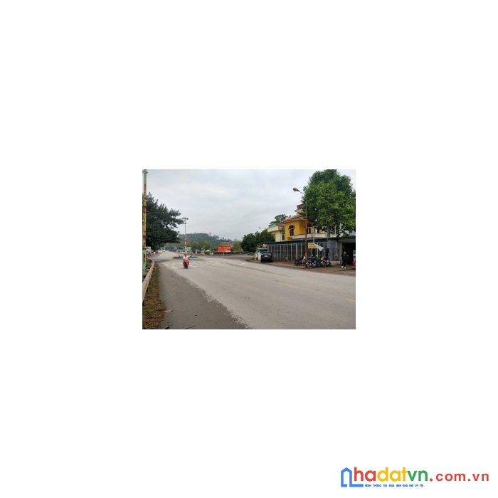 Chính chủ cần bán nhà trục chính quốc lộ 18 a ngay trung tâm ngã tư vòng xuyến thị trấn tiên yên.