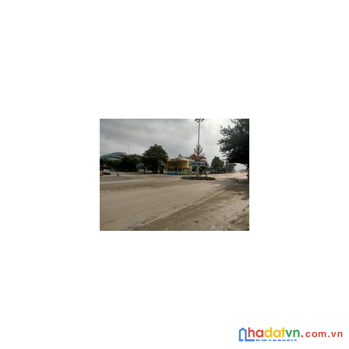 Chính chủ cần bán nhà trục chính quốc lộ 18 a ngay trung tâm ngã tư vòng xuyến thị trấn tiên yên.