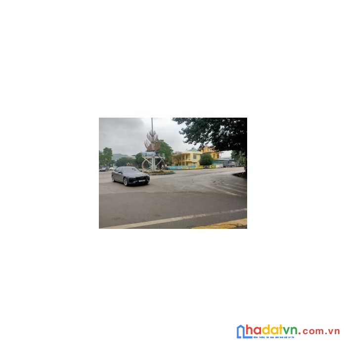 Chính chủ cần bán nhà trục chính quốc lộ 18 a ngay trung tâm ngã tư vòng xuyến thị trấn tiên yên.