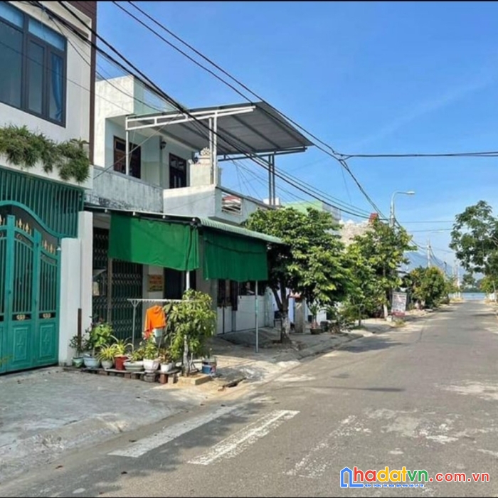 Đất đàm thanh 1,82 ty đường 5m vỉa hè 3m