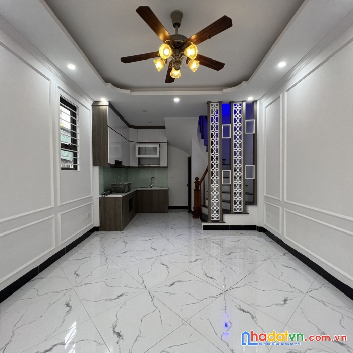 Bán nhà nguyễn ngọc vũ trung hòa 40m 5 tầng 4 ngủ lô góc ngõ thông gần phố ở ngay 5.8  tỷ