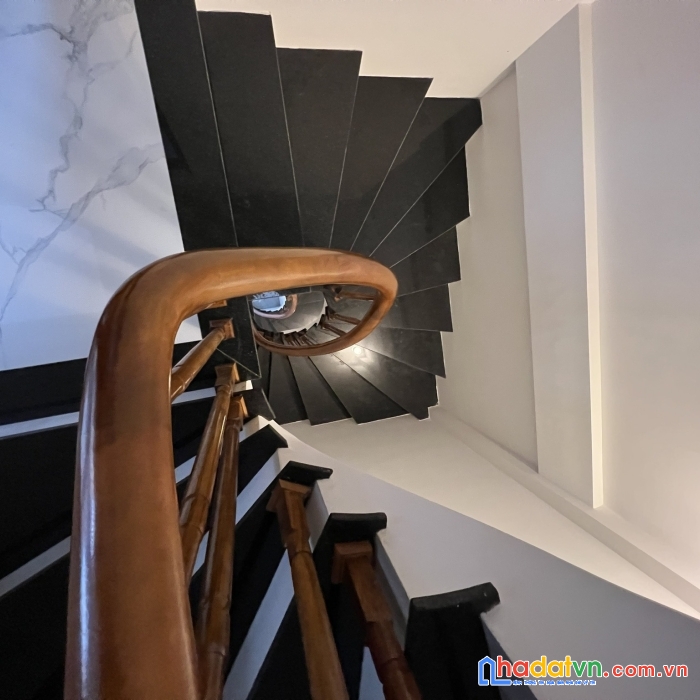 Bán nhà nguyễn ngọc vũ trung hòa 40m 5 tầng 4 ngủ lô góc ngõ thông gần phố ở ngay 5.8  tỷ