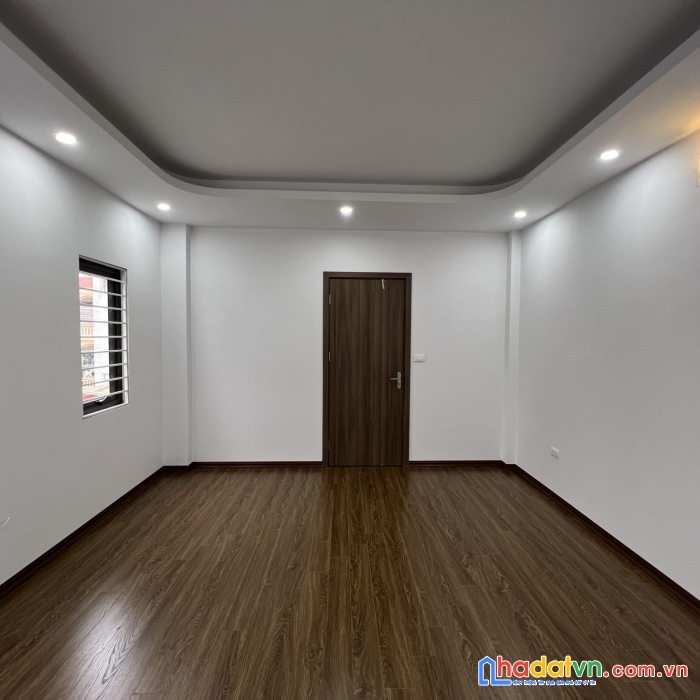 Bán nhà nguyễn ngọc vũ trung hòa 40m 5 tầng 4 ngủ lô góc ngõ thông gần phố ở ngay 5.8  tỷ