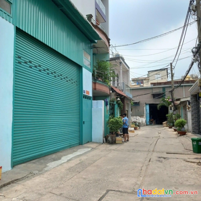 Chính chủ bán nhà 2 tầng đường chiến lược, hẻm xe hơi, 176m2 chỉ 11 tỷ thương lượng.
