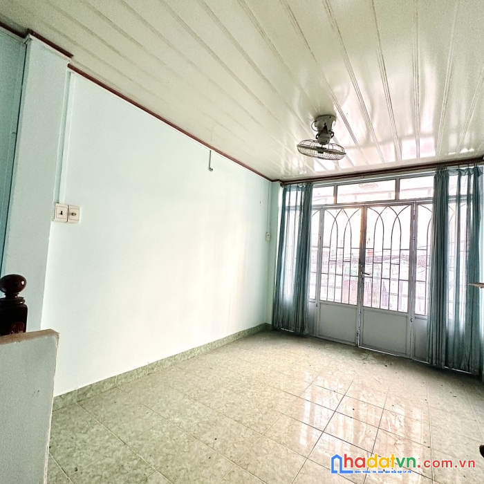 Bán nhà bao đầu tư mt hẻm kinh doanh khu d2 p25 bình thạnh 36m2- 3 tầng hoàn công đủ- hxh tránh