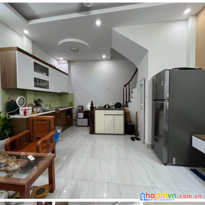 Hiếm! bán nhà ngã ba giáp bát 35 m2, oto, 5 tầng, chỉ 2 tỷ 85.