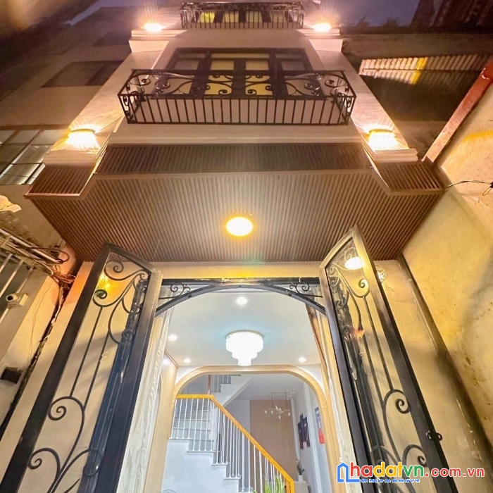 Bán nhà đẹp quận đống đa - phố xã đàn - đê la thành - dt: 44m2 4 tầng 4 phòng ngủ mt: 3.8m giá: