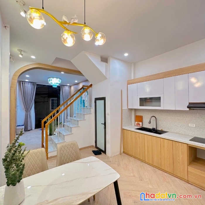 Bán nhà đẹp quận đống đa - phố xã đàn - đê la thành - dt: 44m2 4 tầng 4 phòng ngủ mt: 3.8m giá: