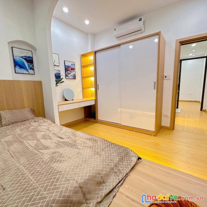 Bán nhà đẹp quận đống đa - phố xã đàn - đê la thành - dt: 44m2 4 tầng 4 phòng ngủ mt: 3.8m giá: