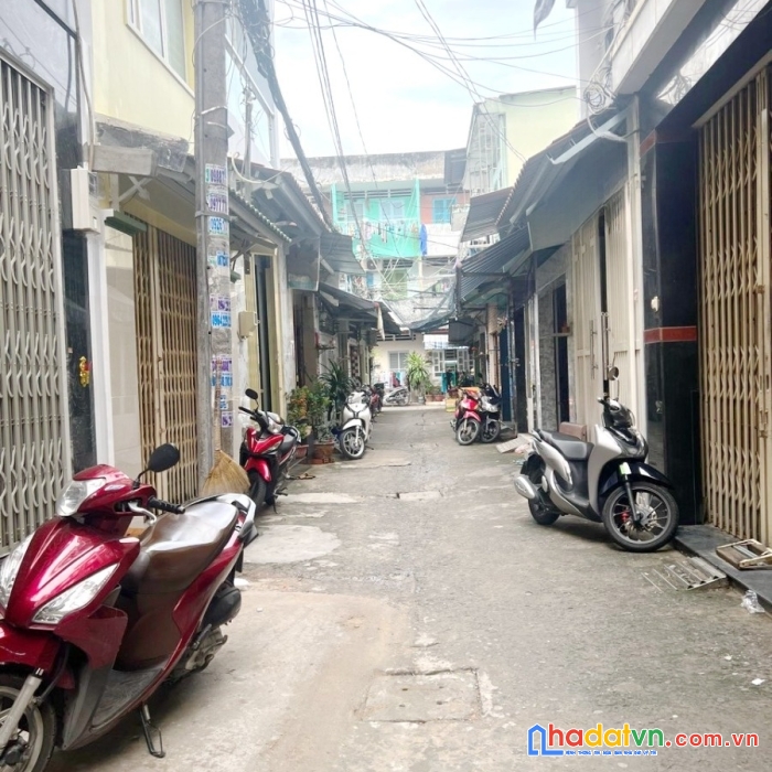 Cho thuê nhà 2 tầng,mái btct hẻm thông 4m đường hưng phú p10q8